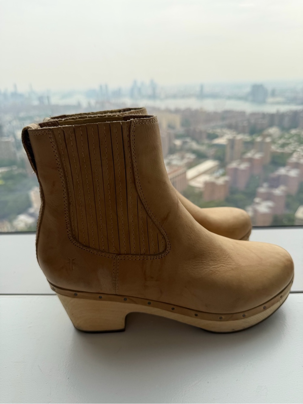 Frye Ban Chelsea Clog Boots Tan Leather Wooden Heel Size 8
